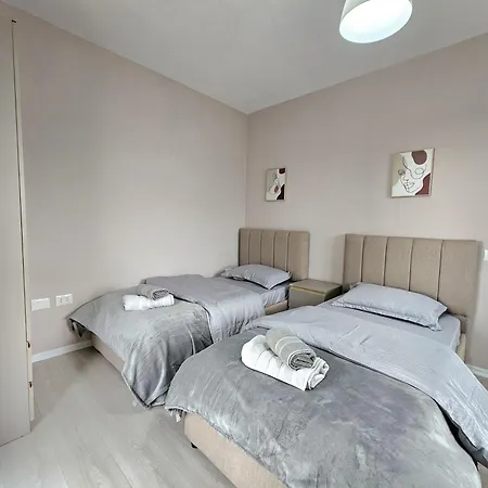 Skyvista Apartment *
